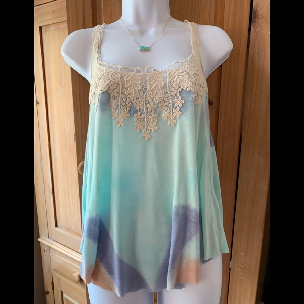 Beautiful Never Worn Urban Outfitters lace Top-XS